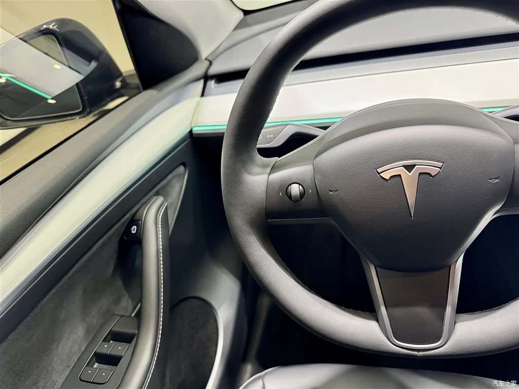Tesla Model Y, 2025 21