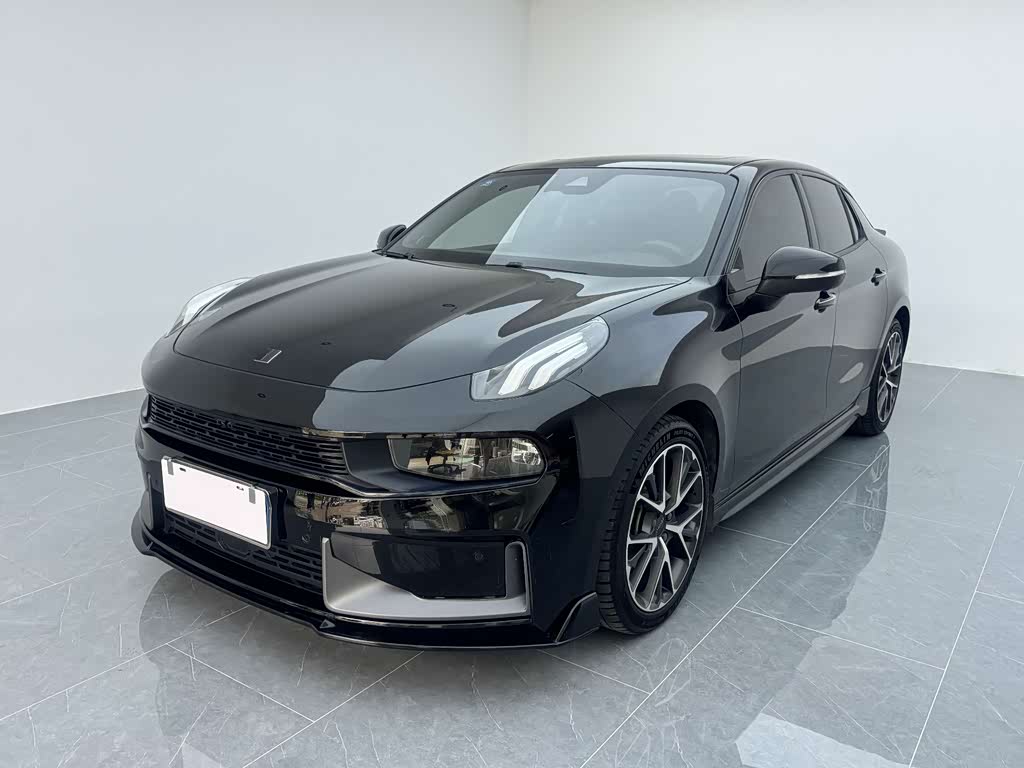 Lynk & Co 03