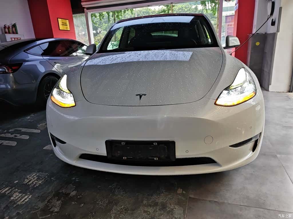 Tesla Model Y, 2021 3