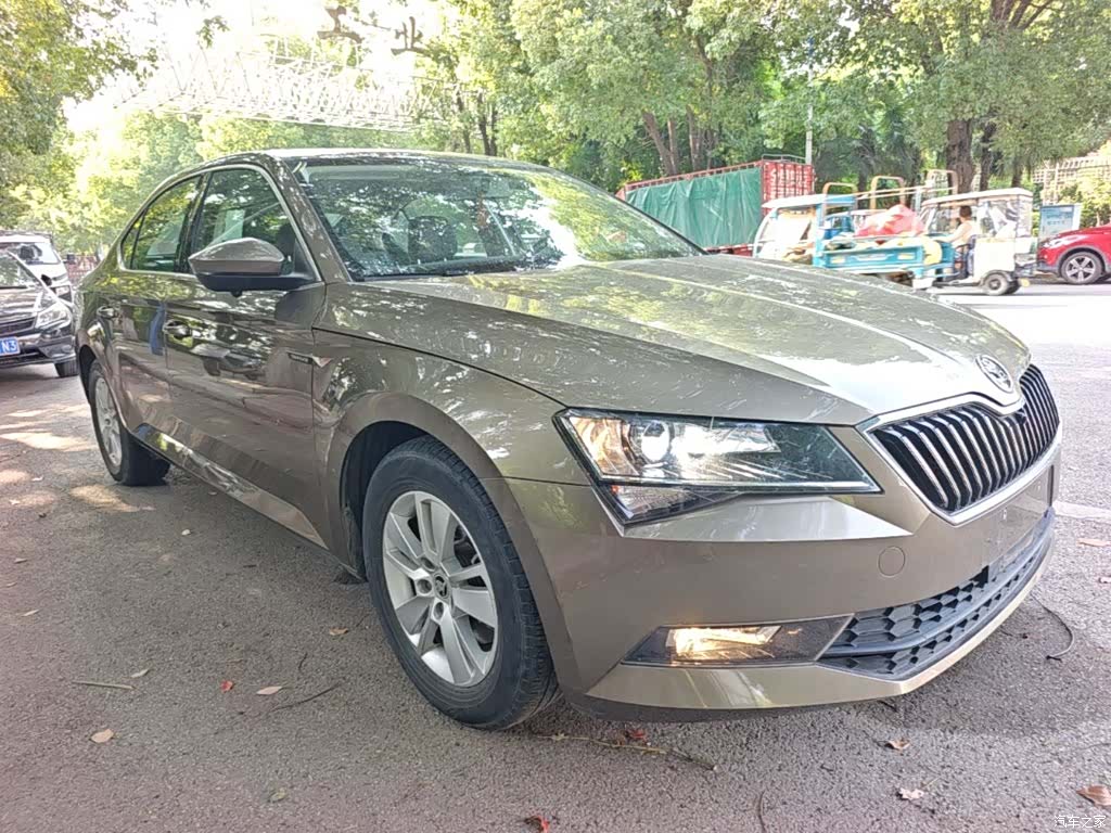 Skoda Superb, 2018 4