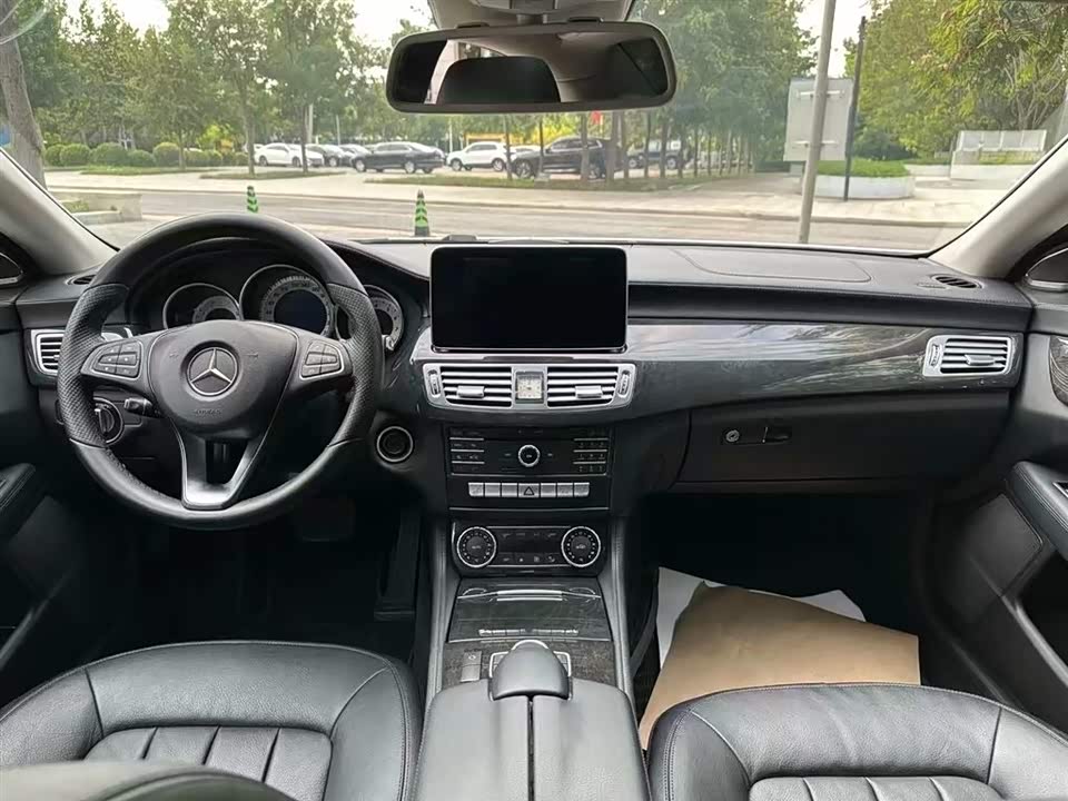 Mercedes-Benz CLS Mercedes-Benz CLS