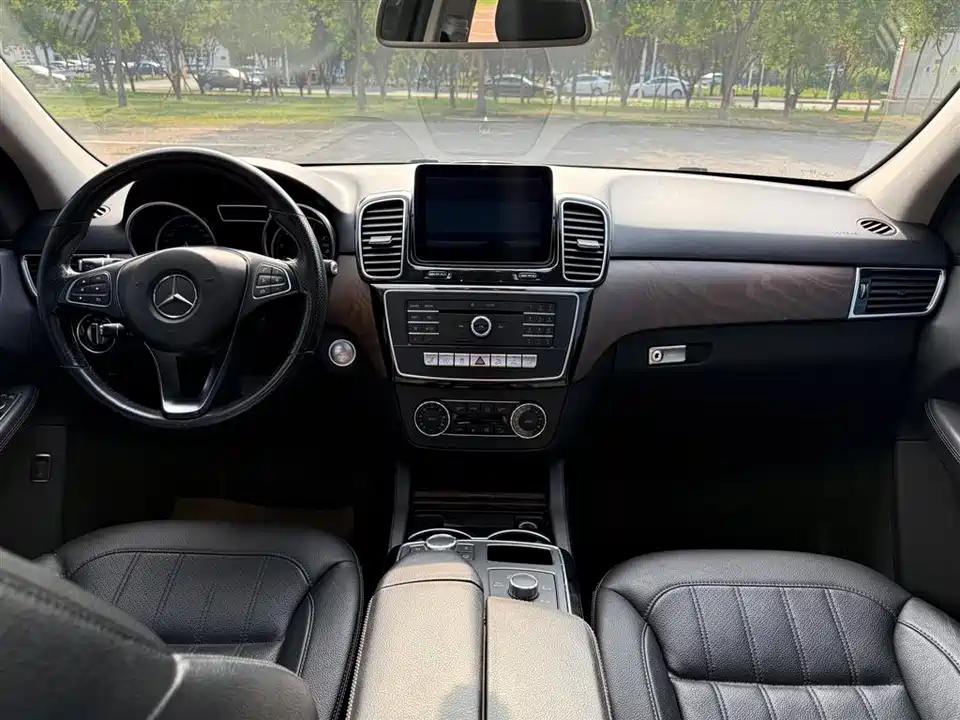 Mercedes-Benz GLE Mercedes-Benz GLE