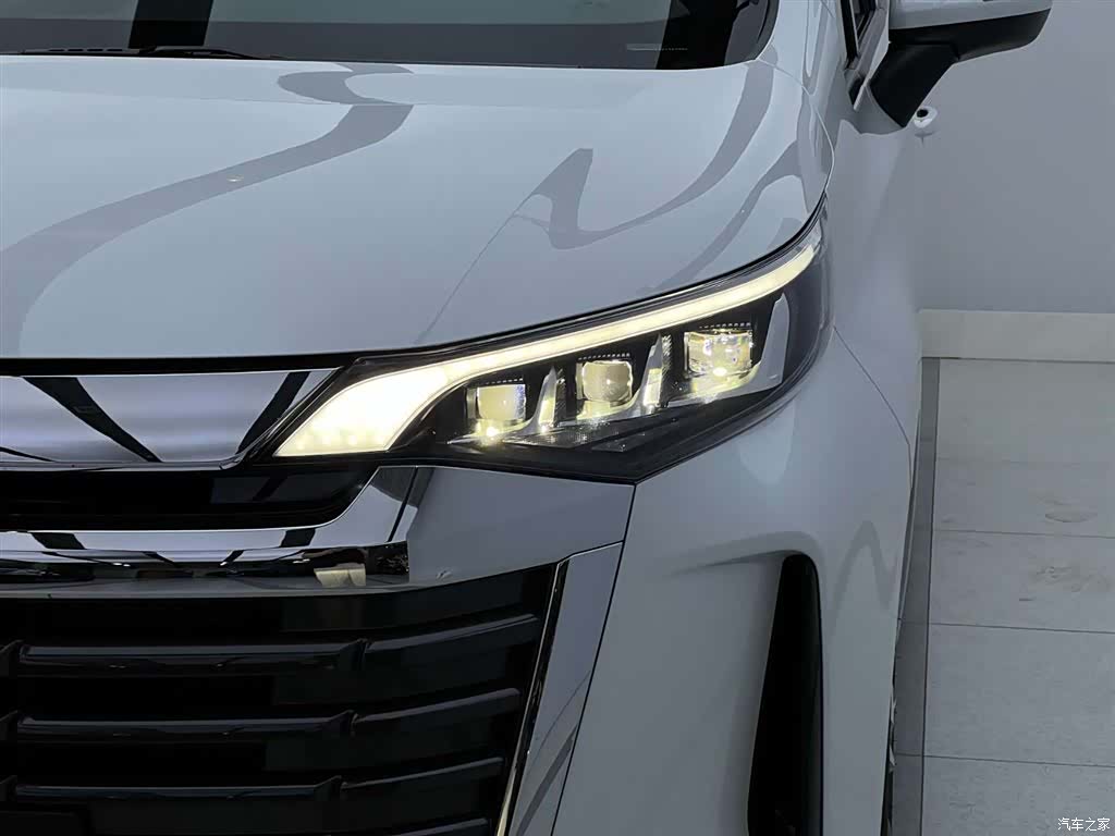 Trumpchi M6, 2025 4