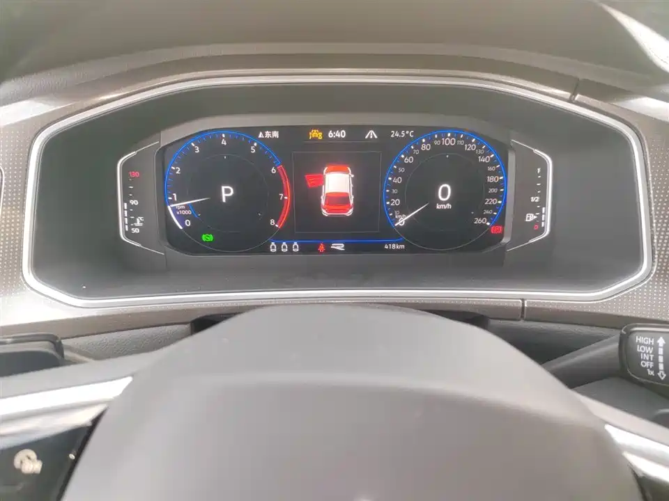 Volkswagen T-ROC exploring Songs