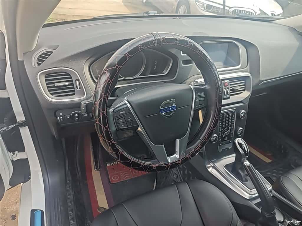 Volvo V40, 2015 11