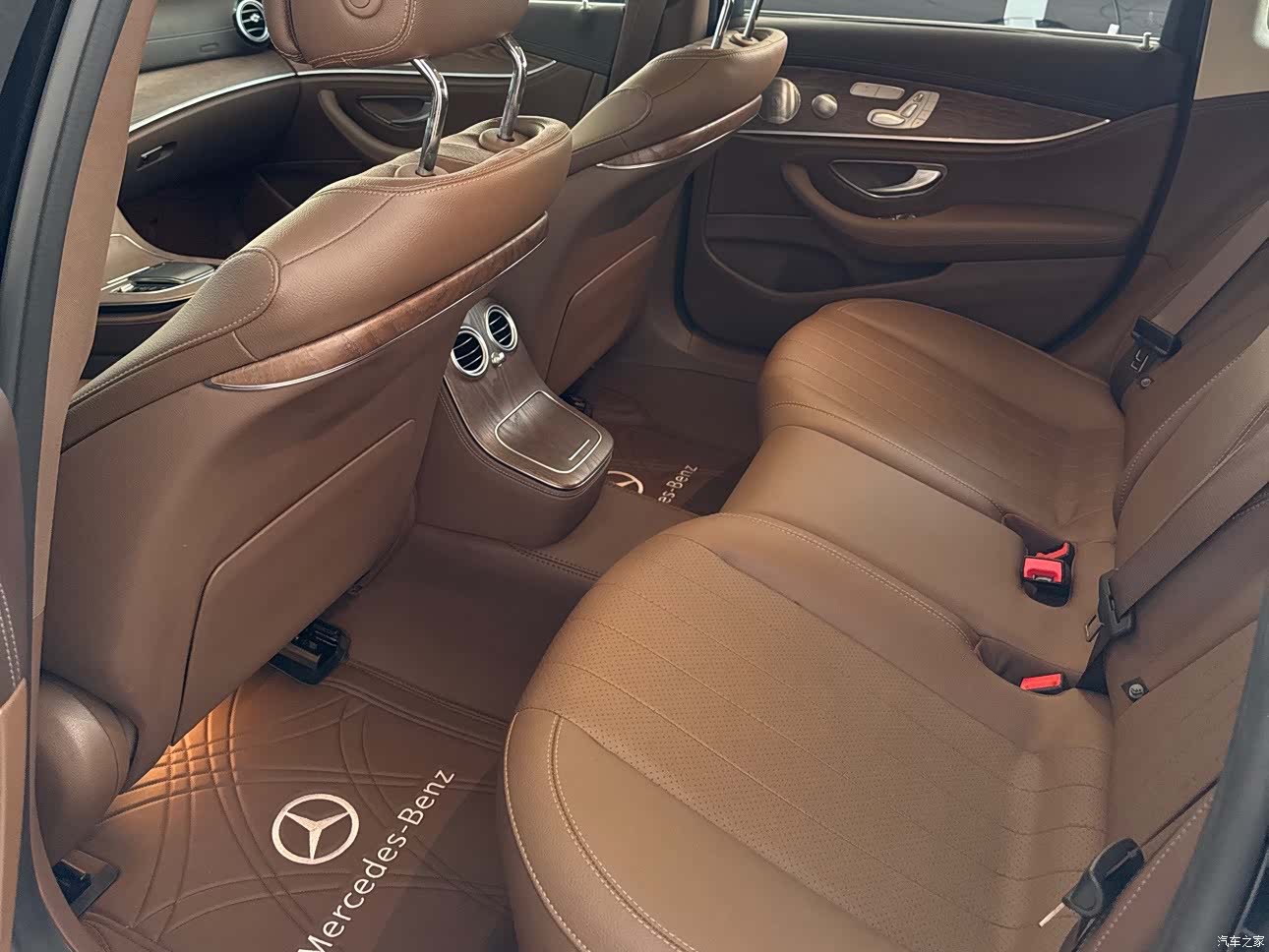 Mercedes-Benz E-Class, 2023 13