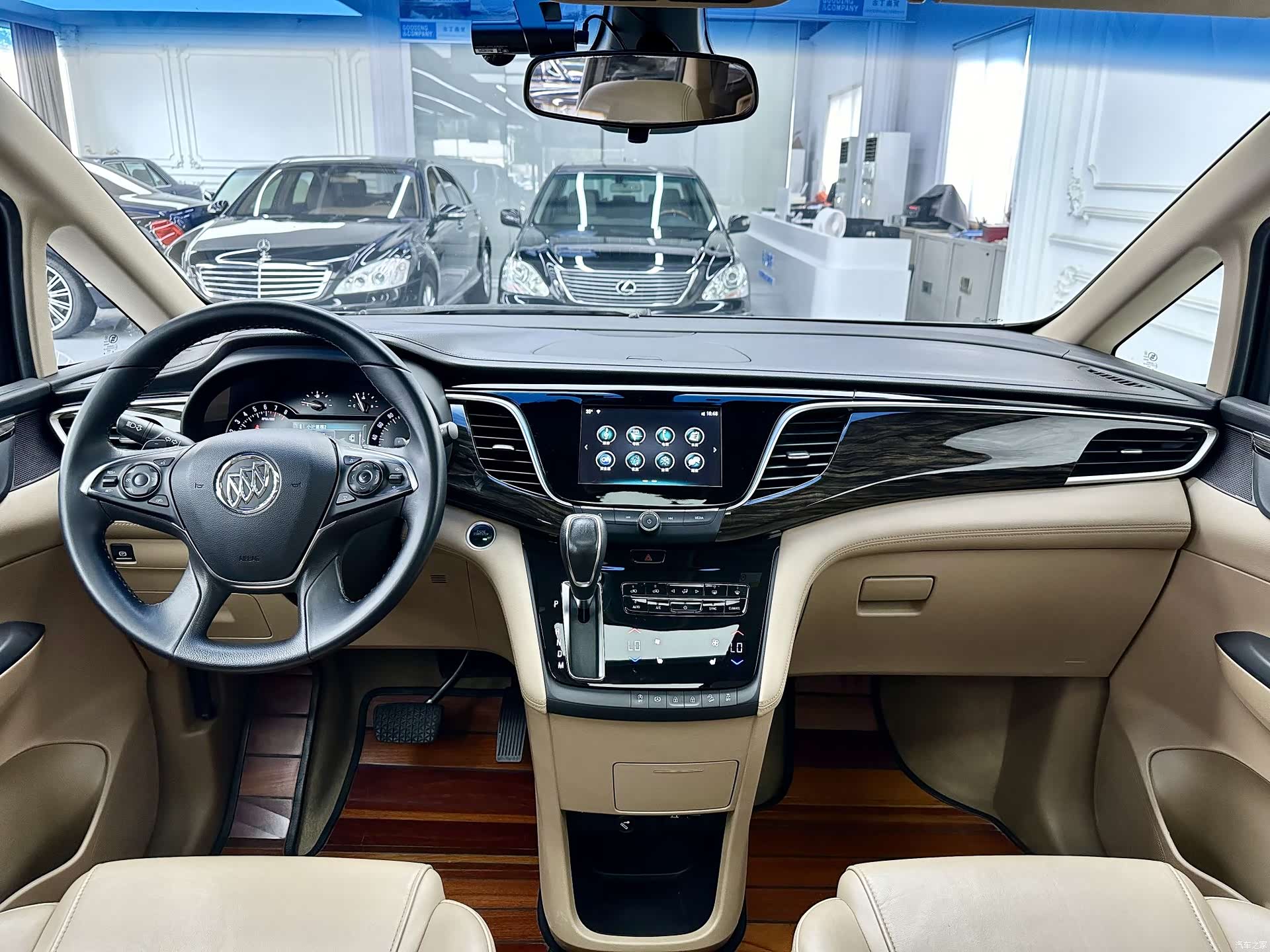Buick GL8, 2018 9