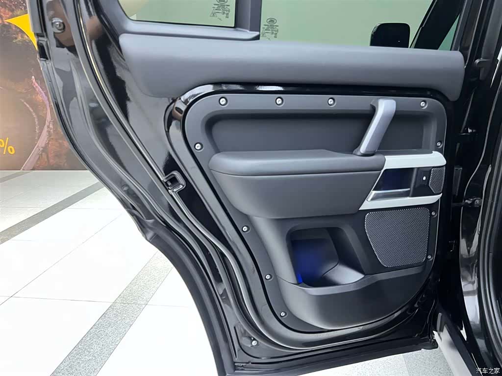 Land Rover Defender, 2024 25
