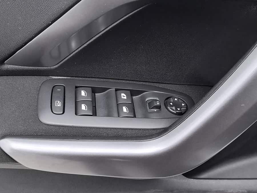 Peugeot 2008 2016, фото 9