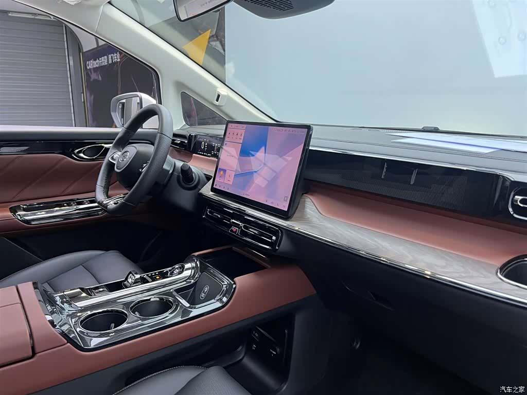 Trumpchi E8, 2024 28