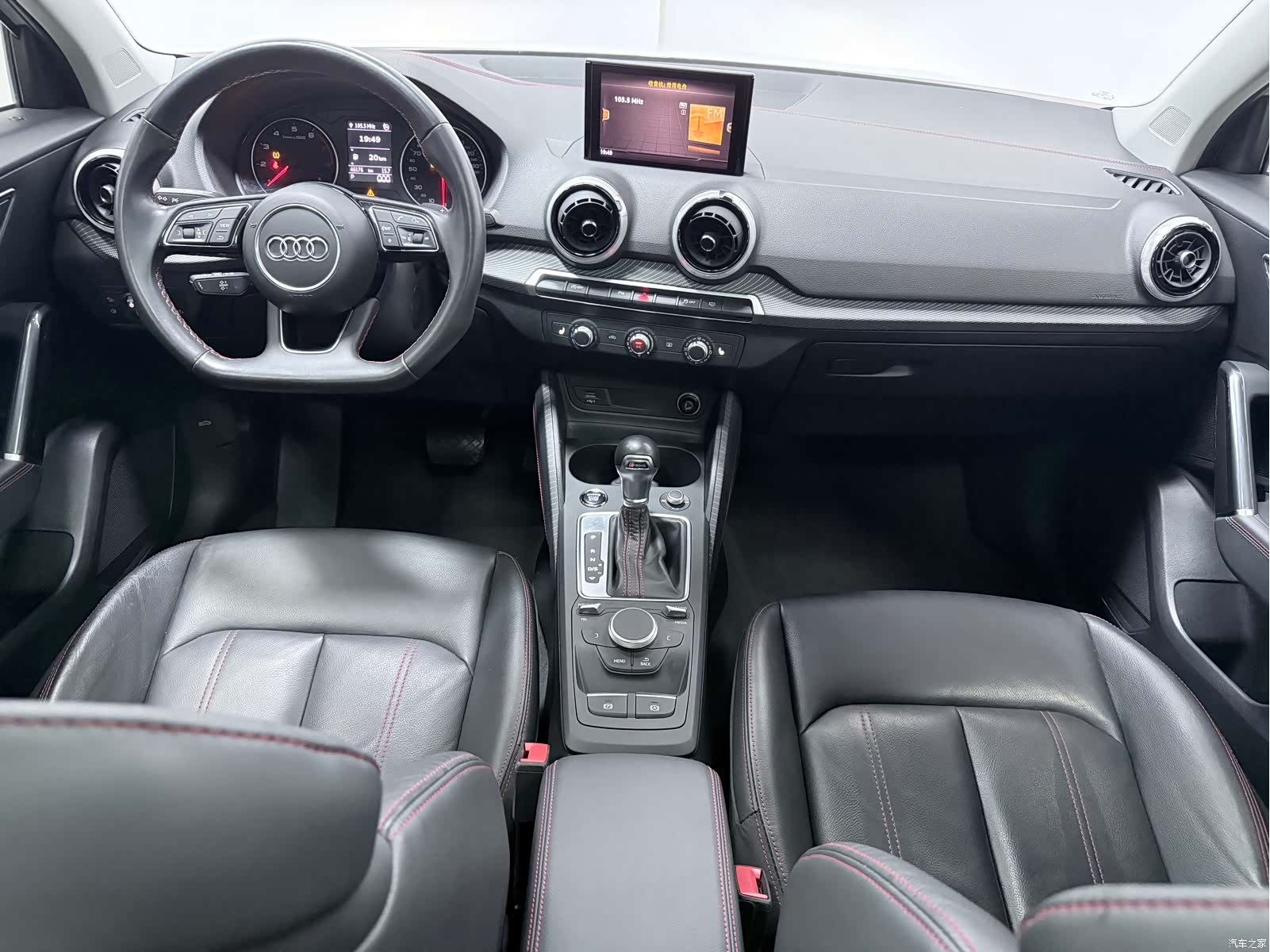 Audi Q2L, 2023 8