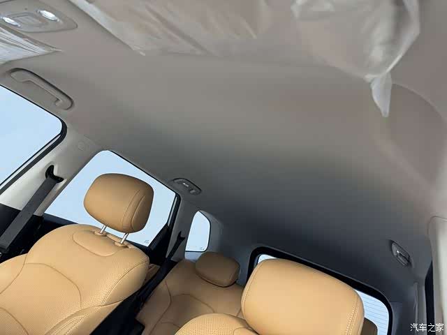 Wuling 560, 2025 13
