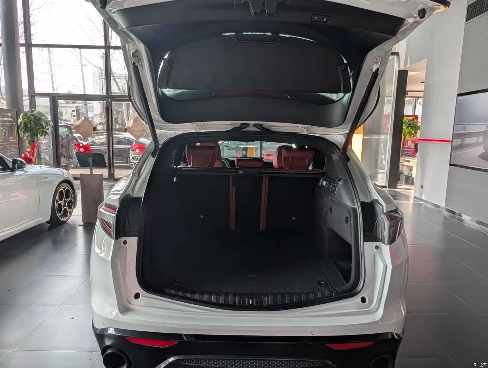 Alfa Romeo Stelvio, 2024 9