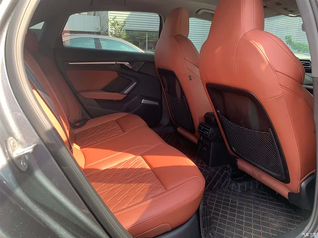 Audi Flying Spur, 2025 8