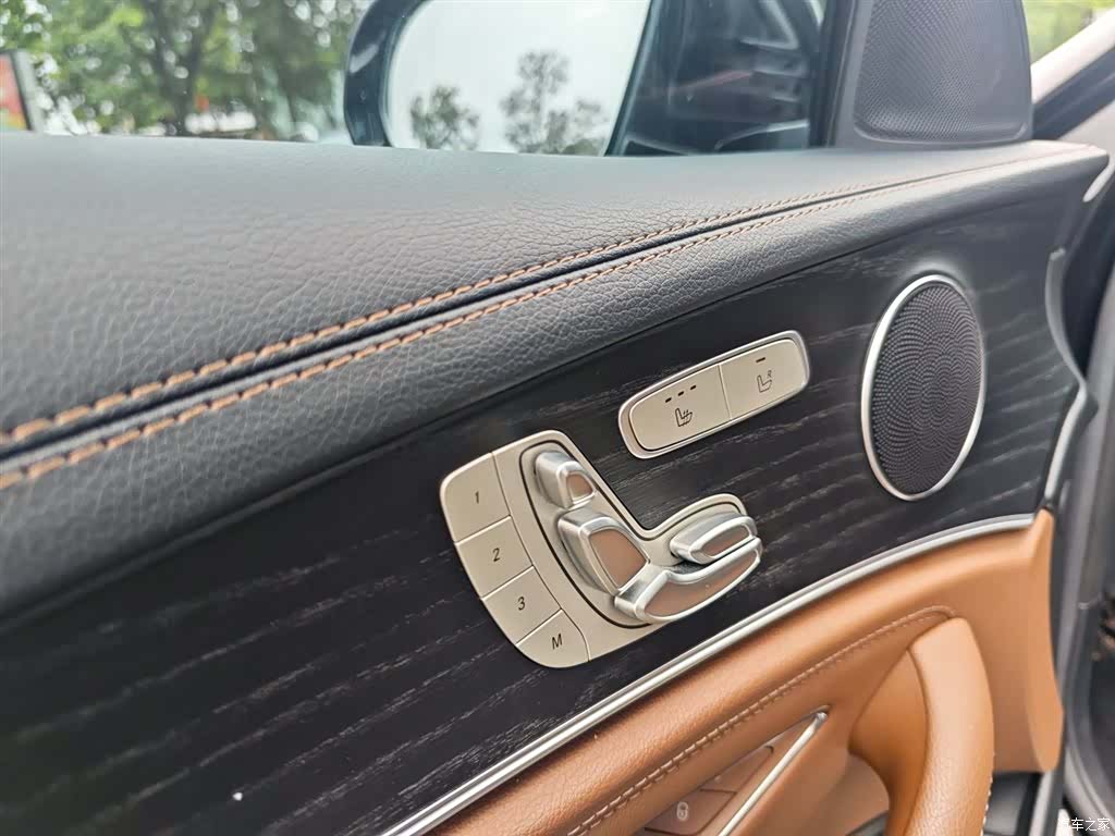 Mercedes-Benz E-Class, 2023 11