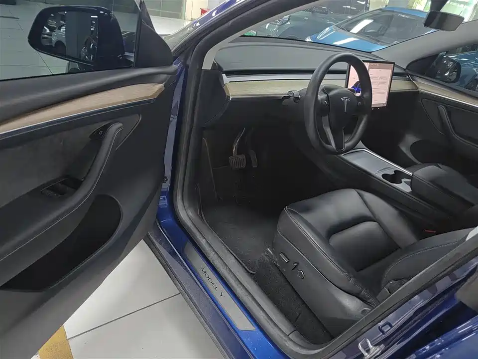 Tesla Model Y Tesla Model Y