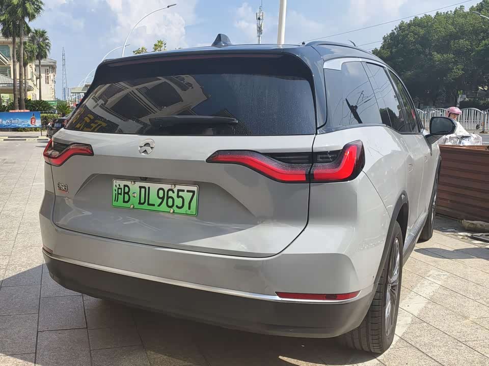 NIO ES8
