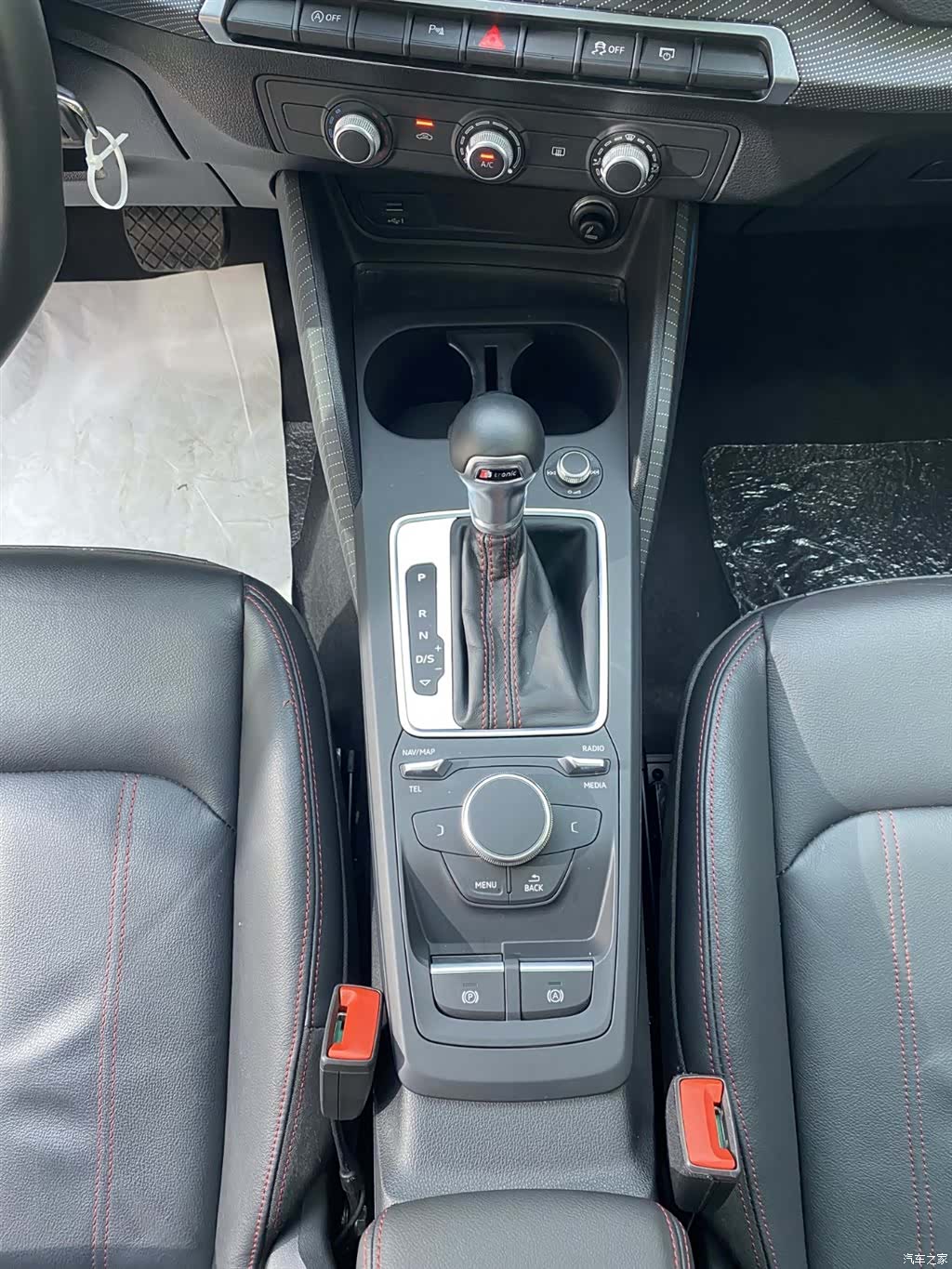 Audi Q2L, 2023 10