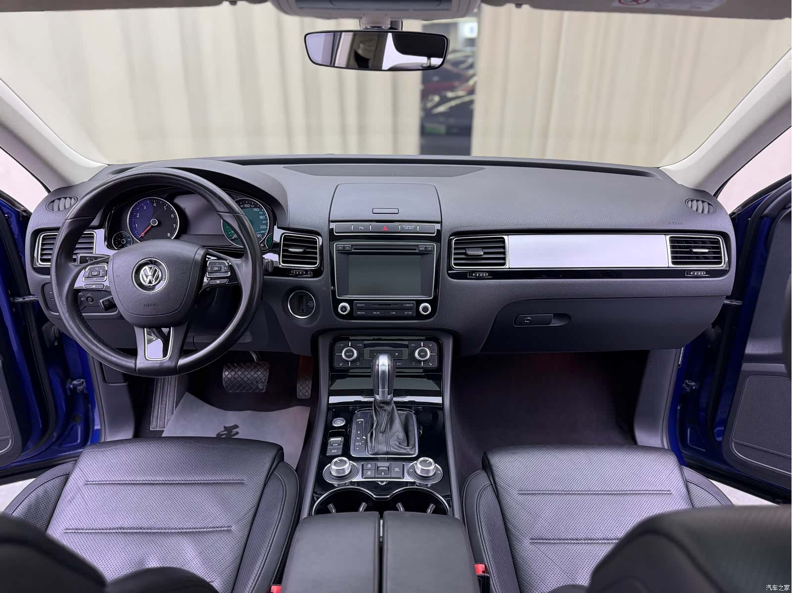Volkswagen Touareg, 2017 все фото