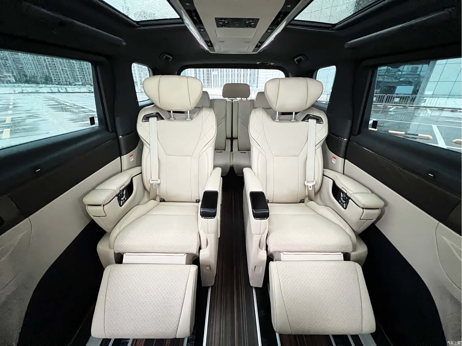 Toyota Alphard, 2024 9