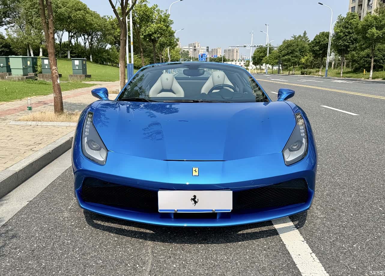 Ferrari 488, 2017 4