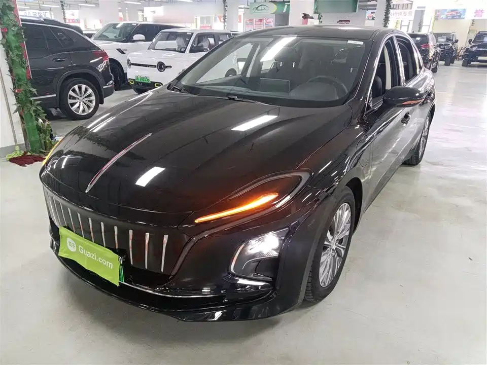 Hongqi E-QM5