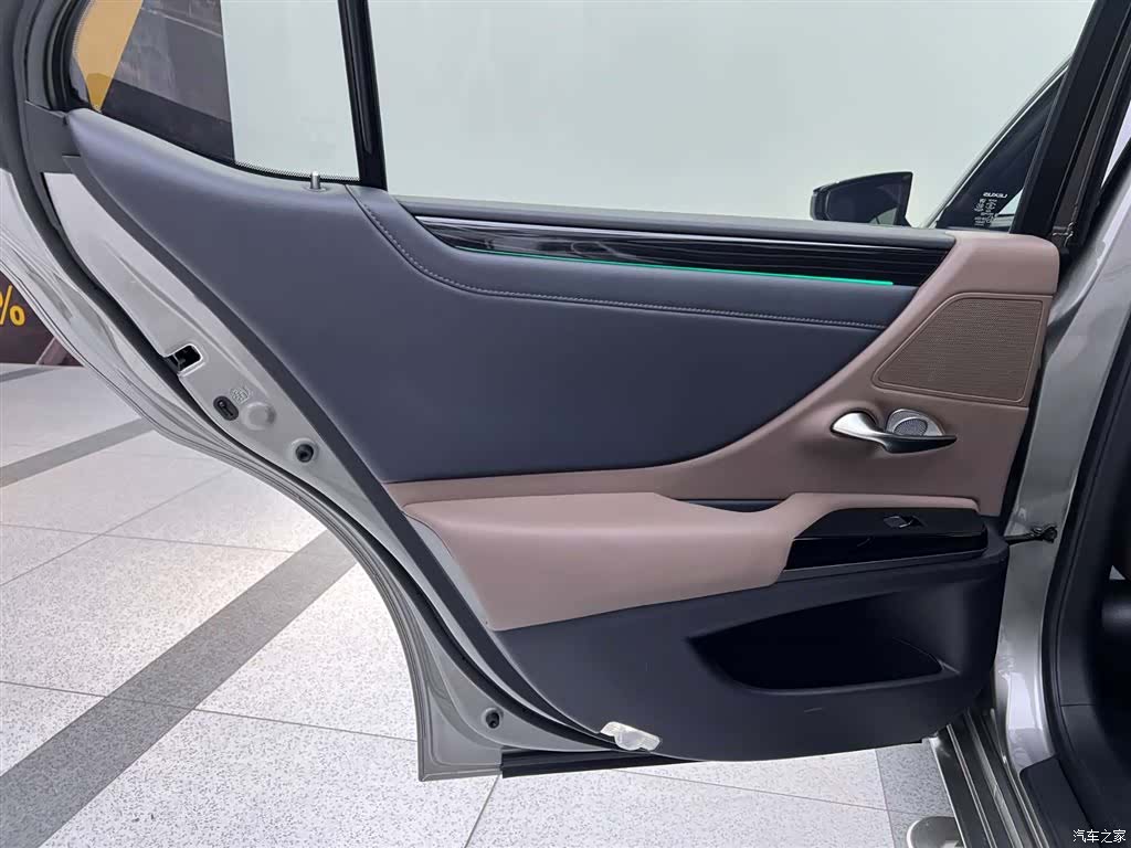 Lexus ES, 2023 31