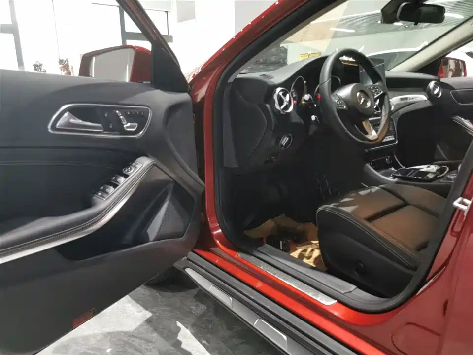 Mercedes-Benz GLA Mercedes-Benz GLA