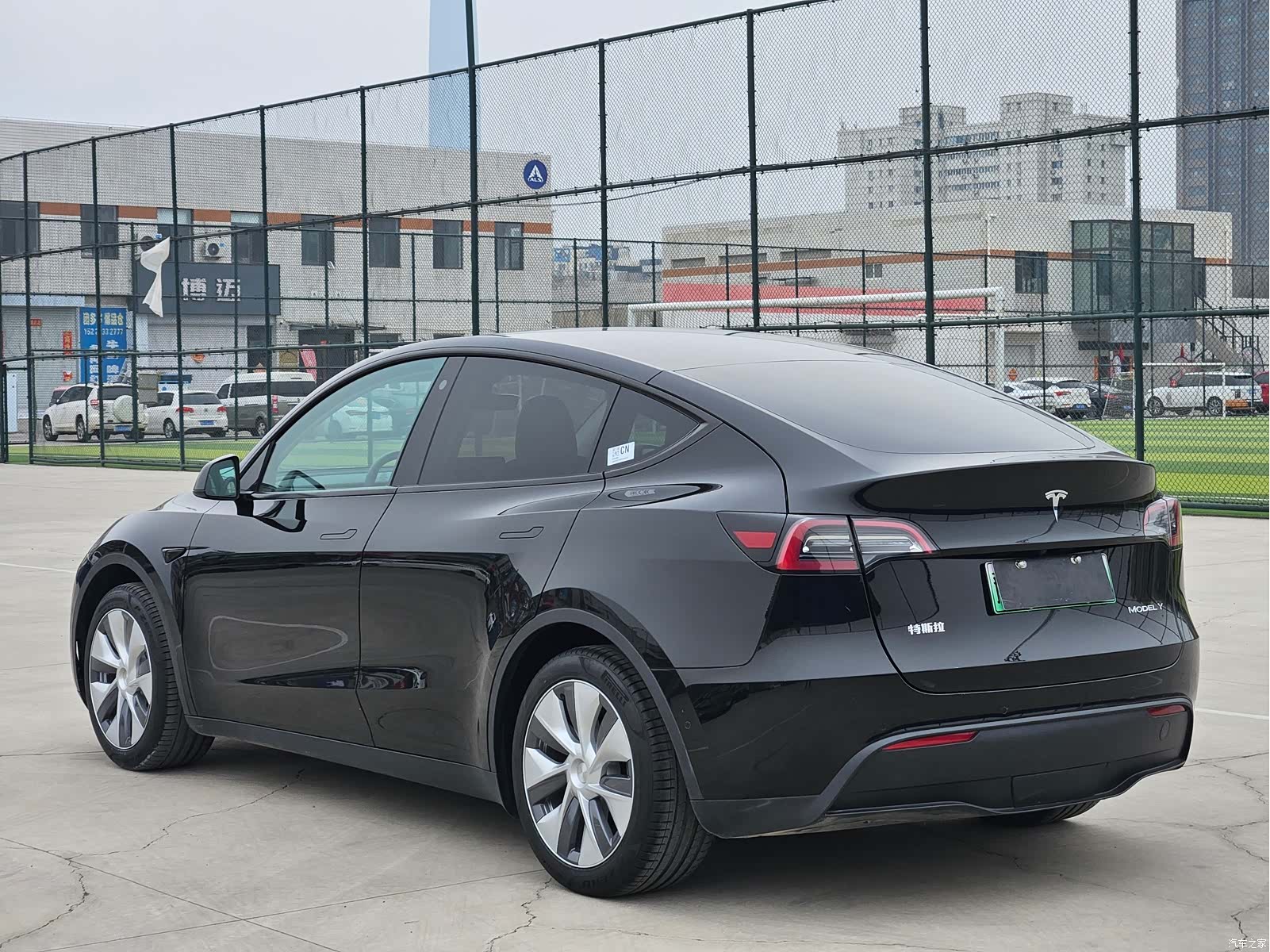 Tesla Model Y, 2023 4