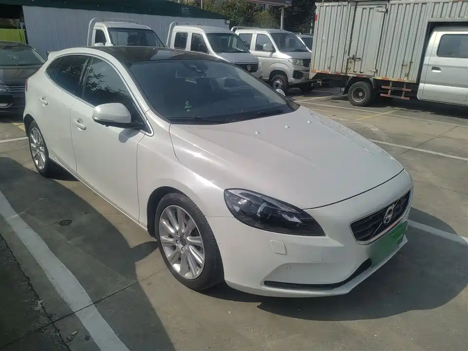 Volvo V40