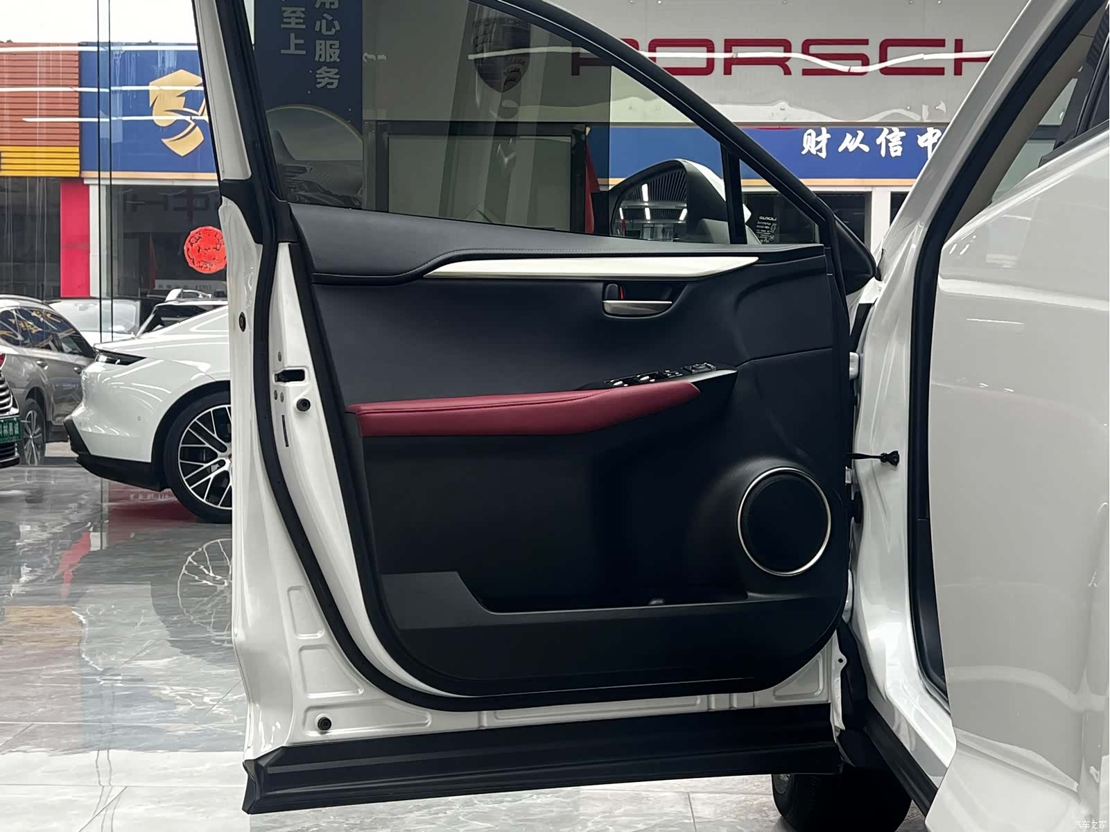 Lexus NX, 2021 11