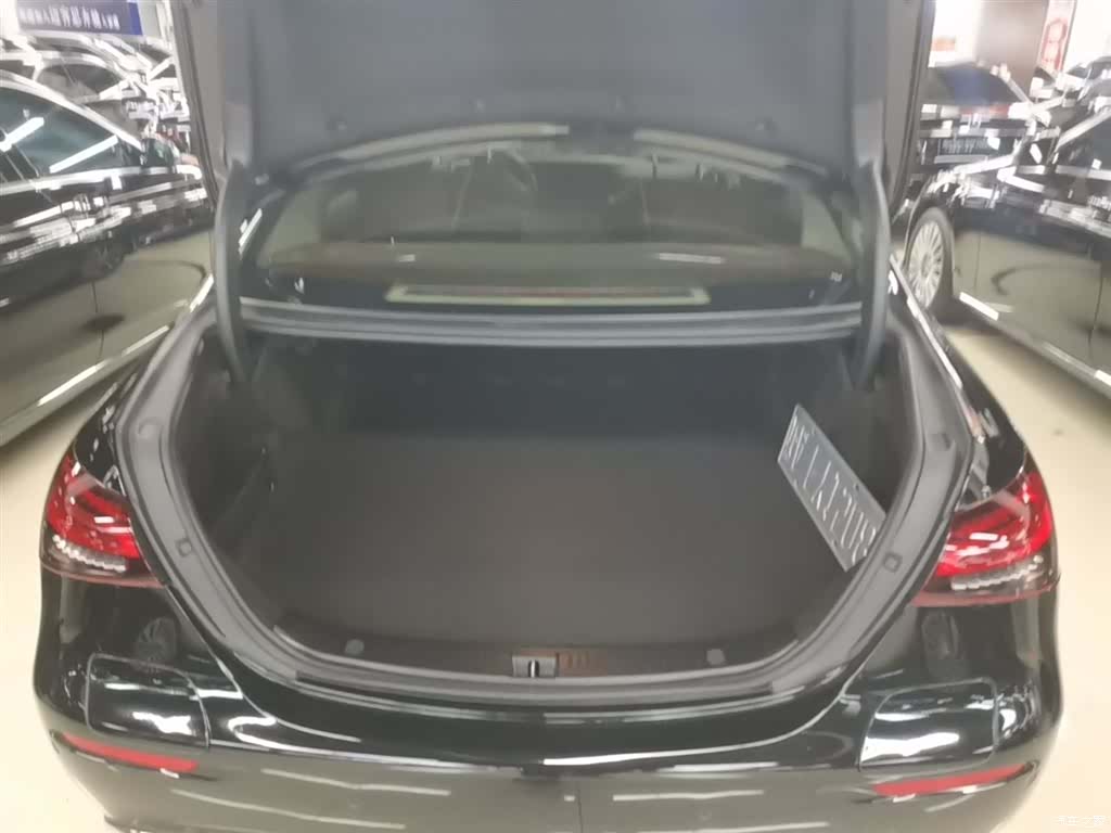 Mercedes-Benz E-Class, 2023 19