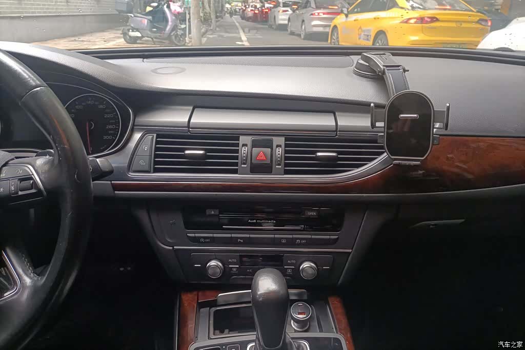 Audi A6L, 2016 13
