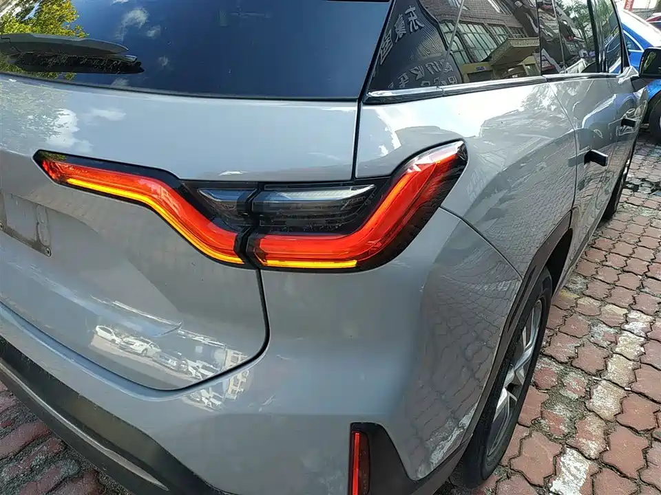 NIO ES6