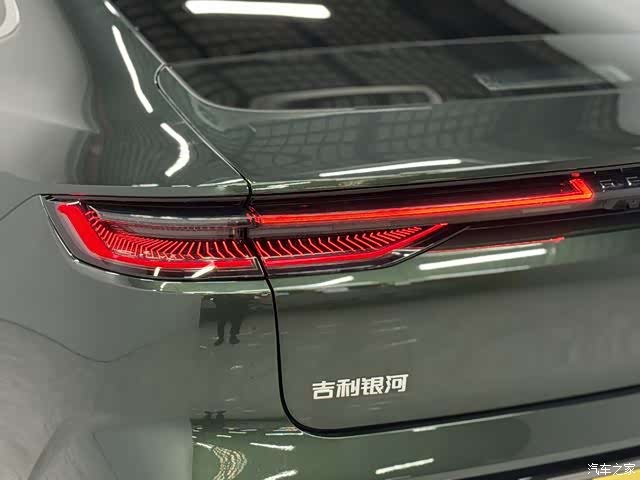 Geely 8, 2025 4