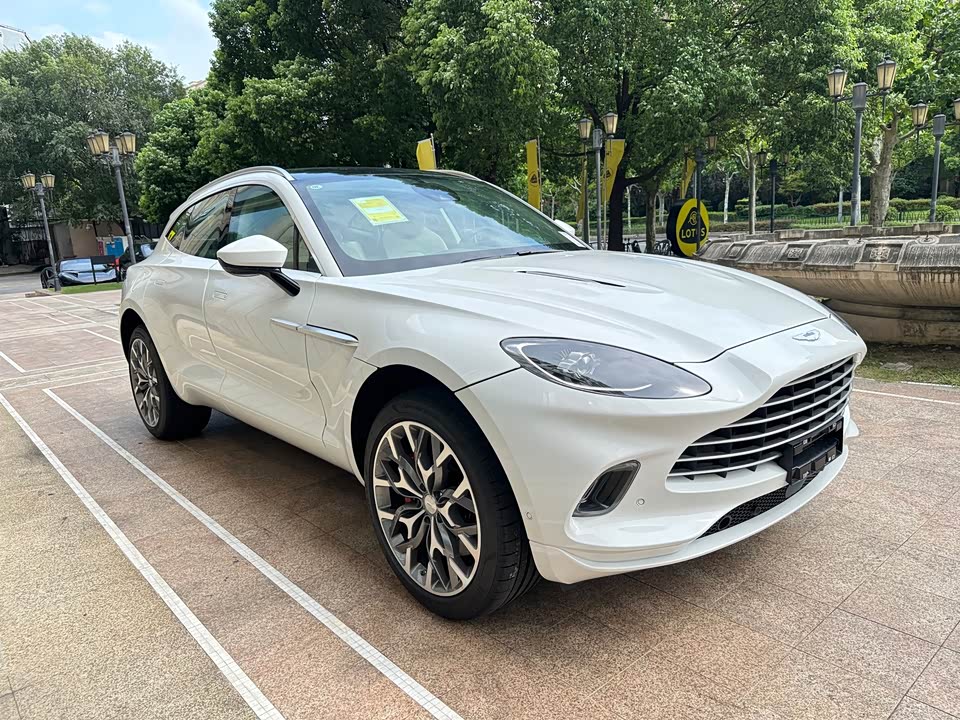 Aston Martin DBX