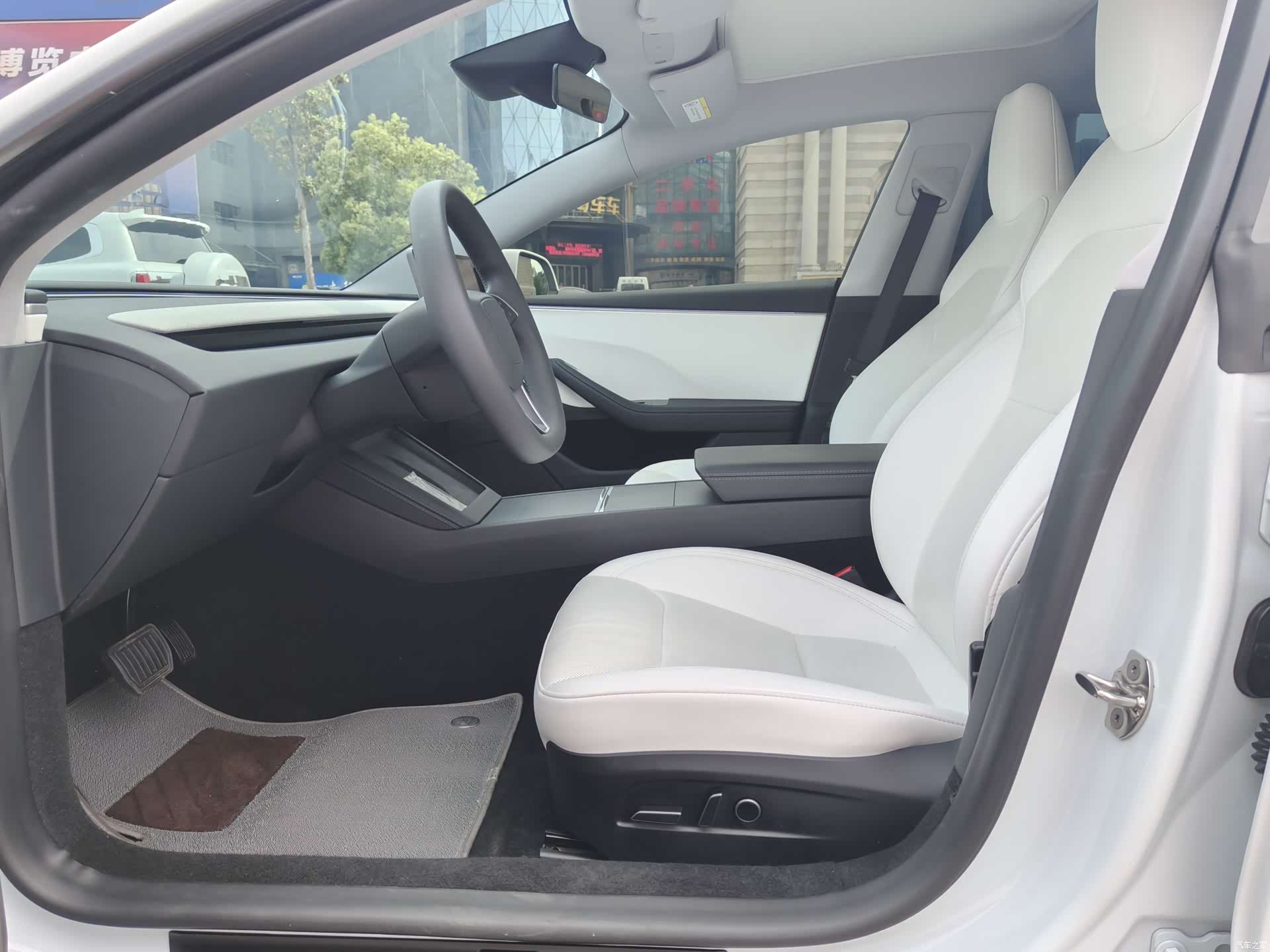 Tesla Model 3, 2024 13