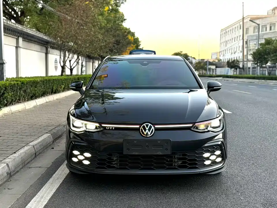 Volkswagen Golf GTI