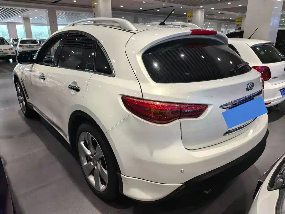 Infiniti QX70