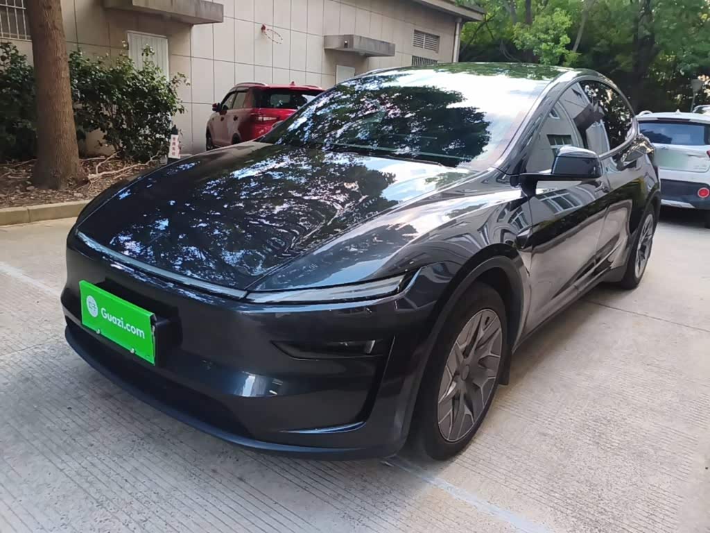 Tesla Model Y L