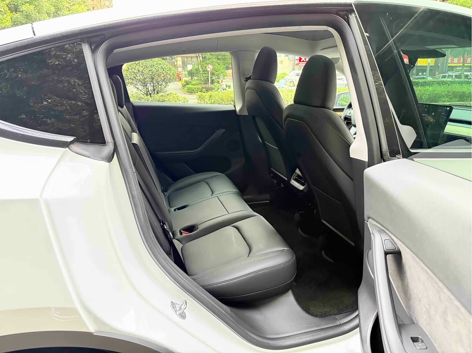 Tesla Model Y, 2023 12