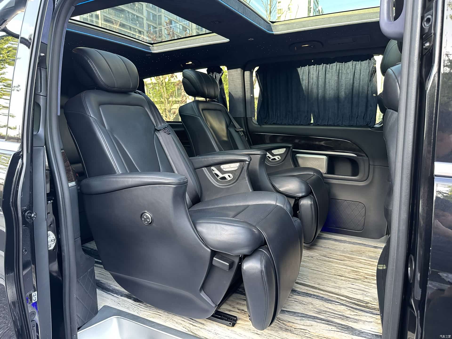 Mercedes-Benz V-Class, 2019 13