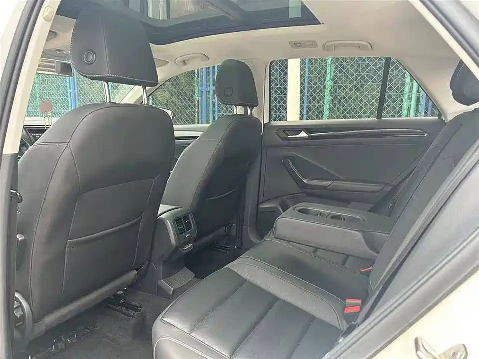 Volkswagen T-ROC exploring Songs