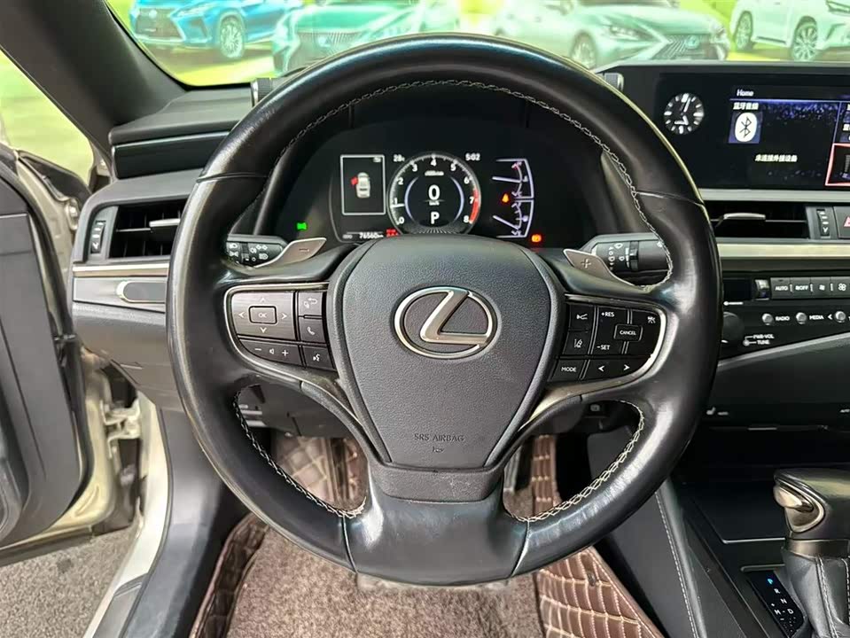 Lexus ES