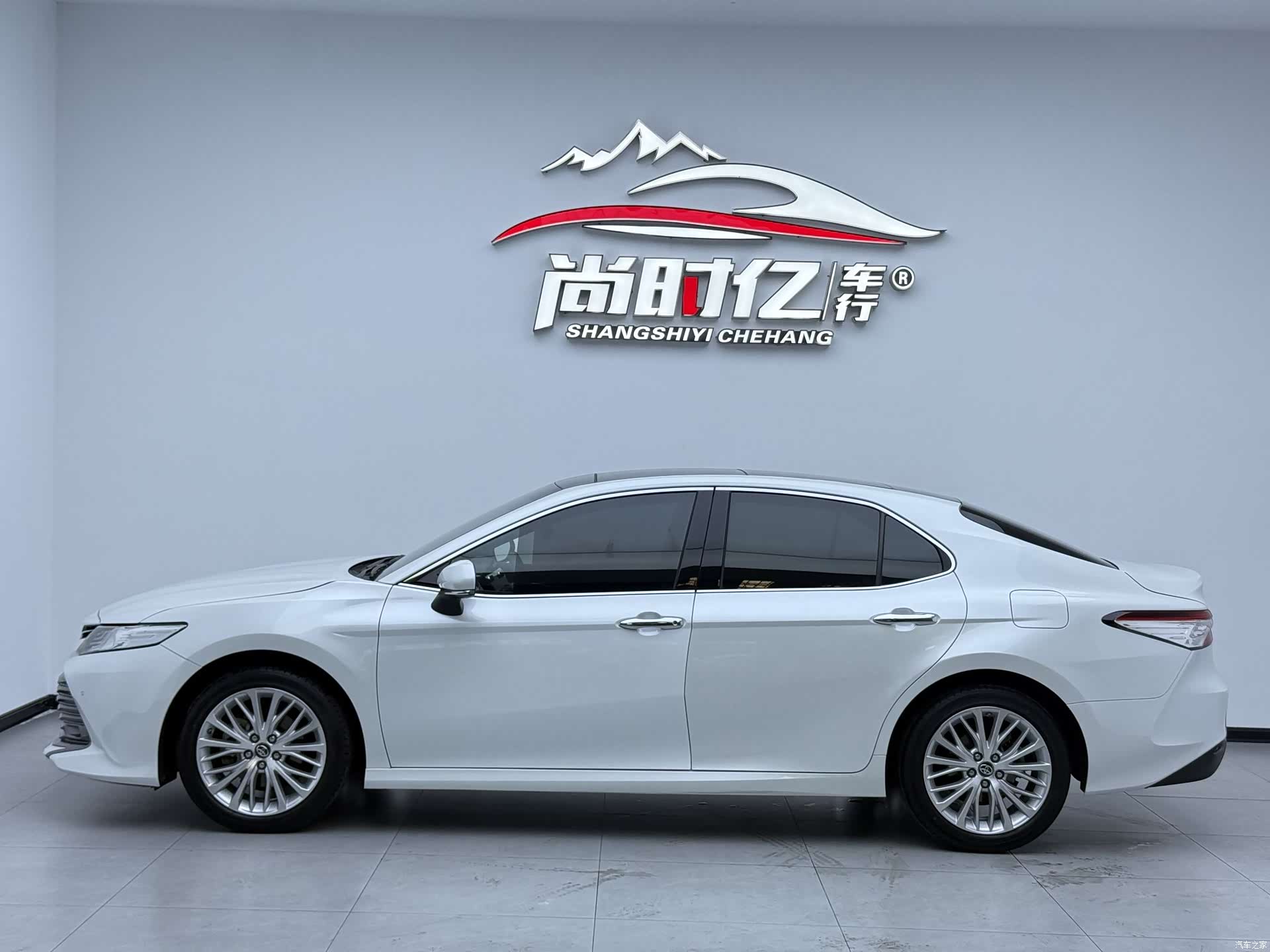 Toyota Camry, 2021 все фото
