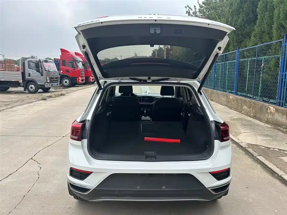 Volkswagen T-ROC exploring Songs