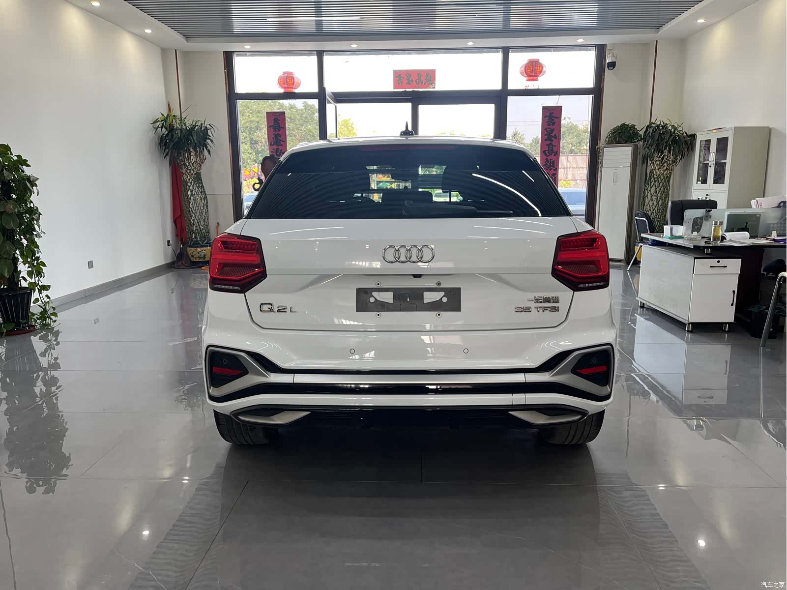 Audi Q2L, 2022 все фото