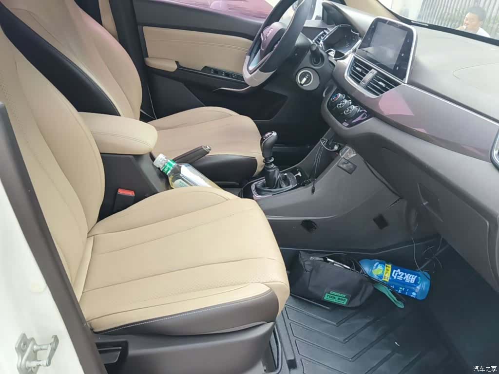 Wuling 310W, 2017 25