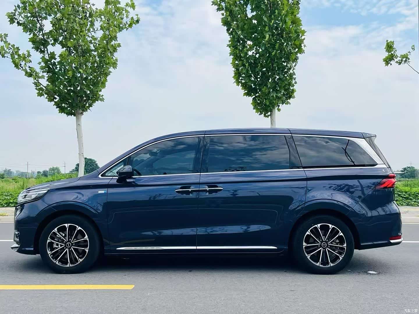 Roewe iMAX8, 2021 3