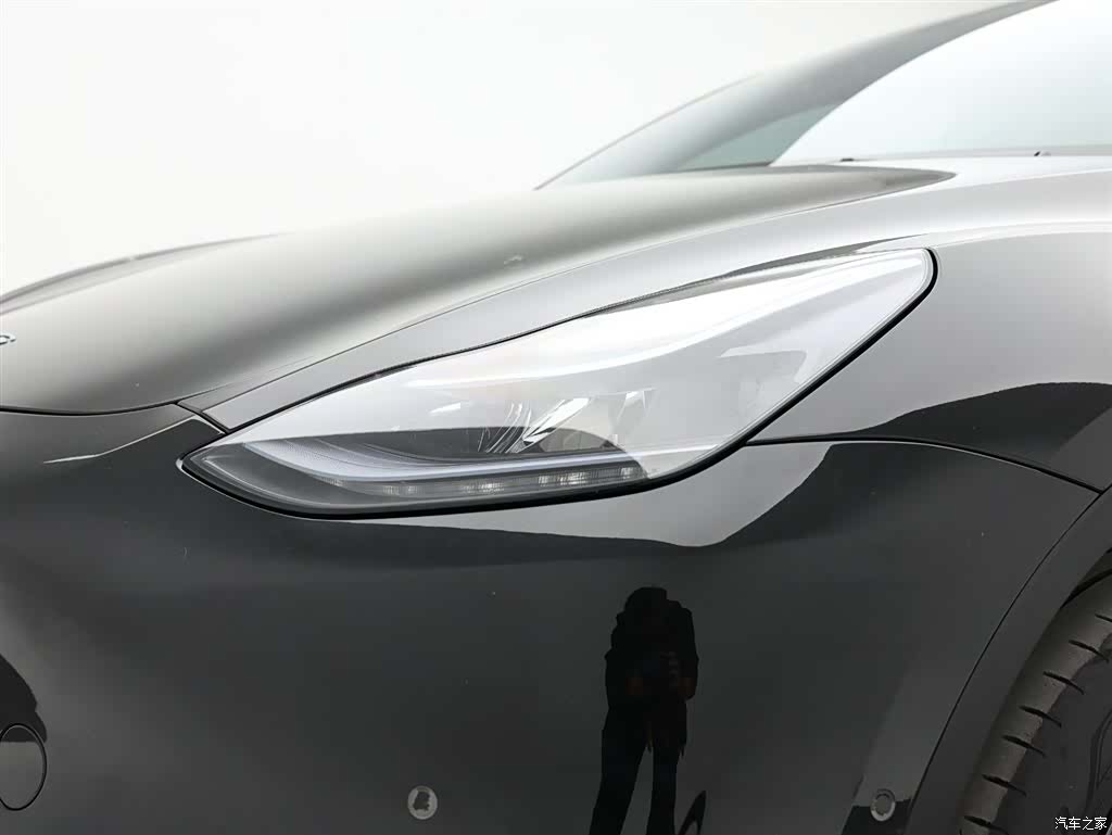 Tesla Model Y, 2023 10
